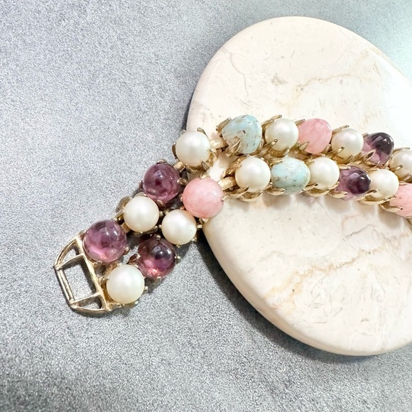 Vintage Unsigned? Ciner Multi-Color Pastel Glass And Pearl Cabochon  Bracelet - Picture 4 of 5